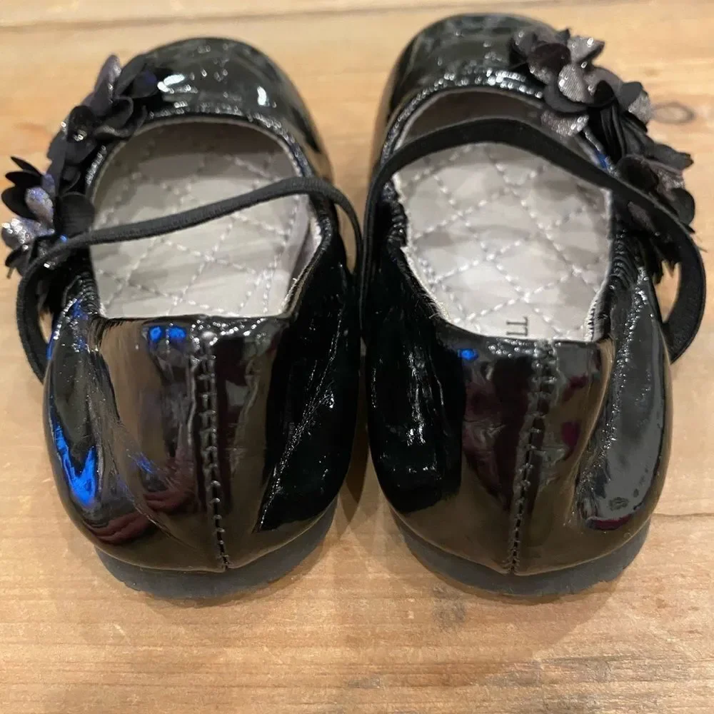 Christie and Jill Dress Shoe Shiny Black Patent Leather Floral Jeweled Size 5